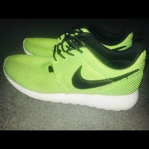 Nike Roche neon yellow